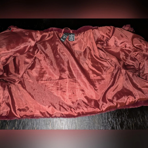 Windsor Burgundy Faux Fur Bolero Jacket. Size M EUC. - Picture 5 of 6